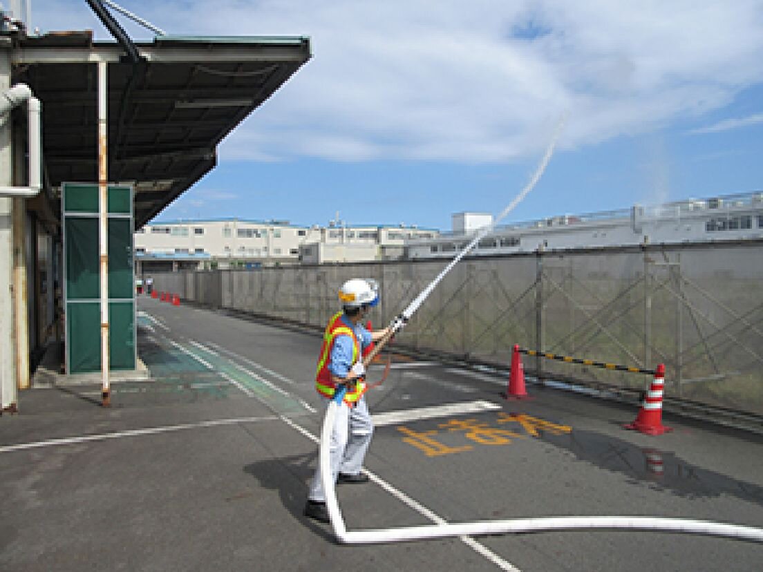 Fire fighting training using fire hydrant